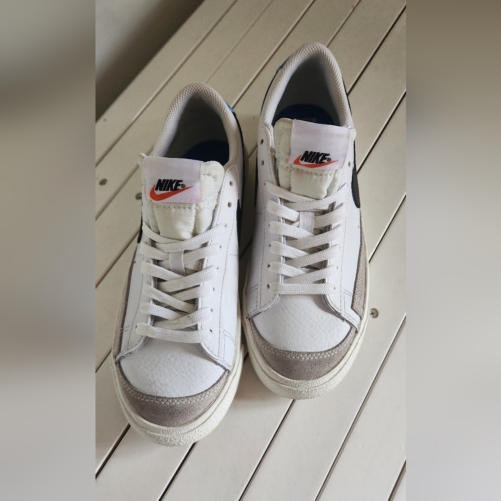 โNike Blazer Low '77 Vintage White/Photo Blue (Size 5.5Y / Women's 7)